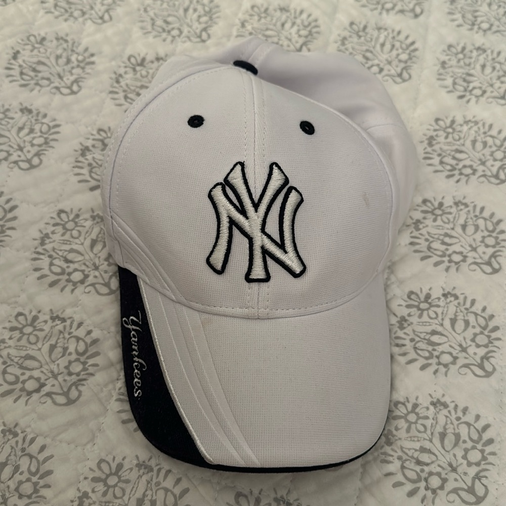 Yankees Adjustable Hat